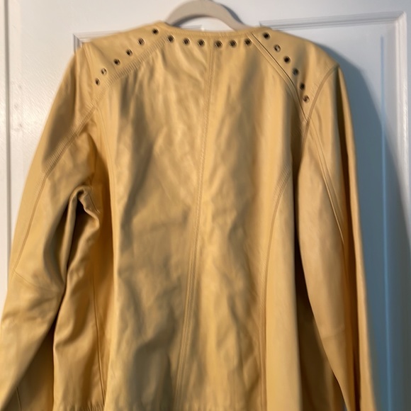 Stunning 100%leather jacket. Size xl with bronze details and beautiful zippers. - Picture 5 of 6